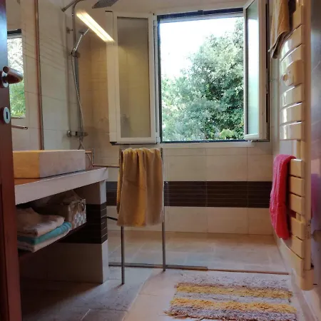 Holiday home Bonifacio, Maison 90m² Sous Les Oliviers, Vue Sardaigne